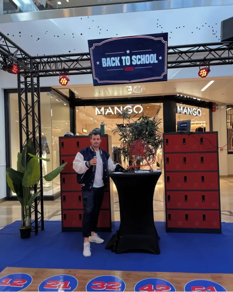 Animation micro sur un stand « Back to school » lors d’une opération commerciale